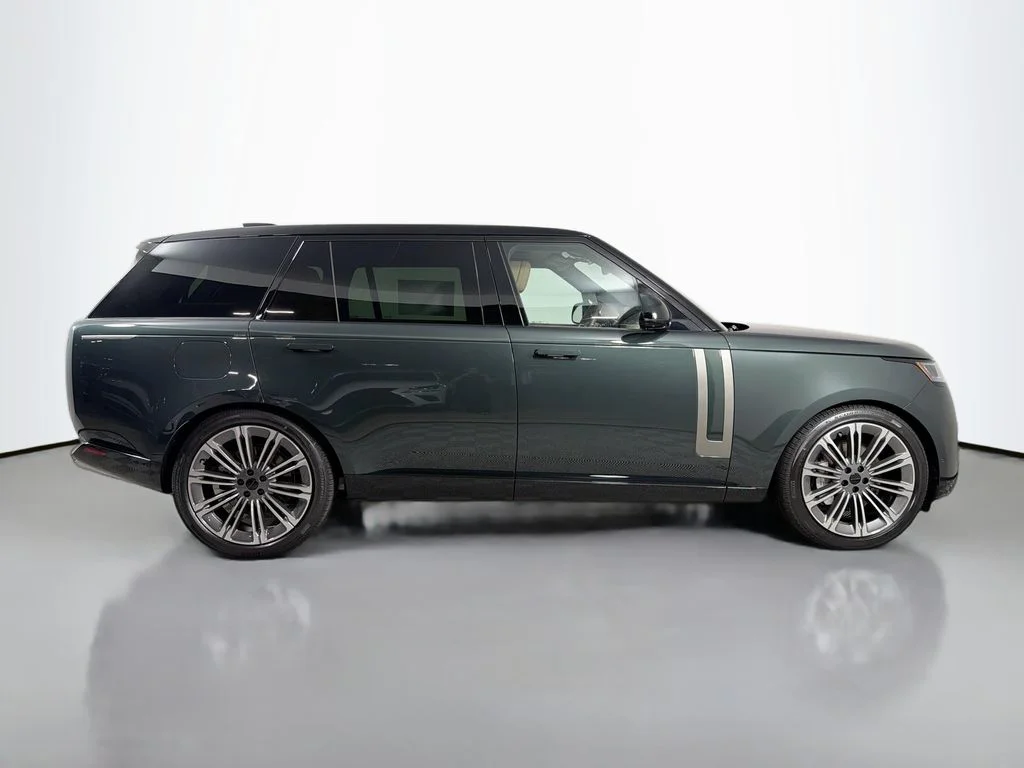 New 2026 Belgravia Green Land Rover SE LWB 7-Seats / V8 image 4