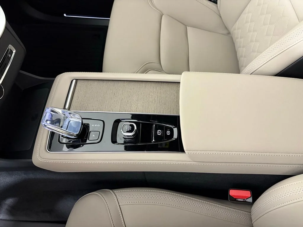 New 2026 White Volvo B5 Core image 30