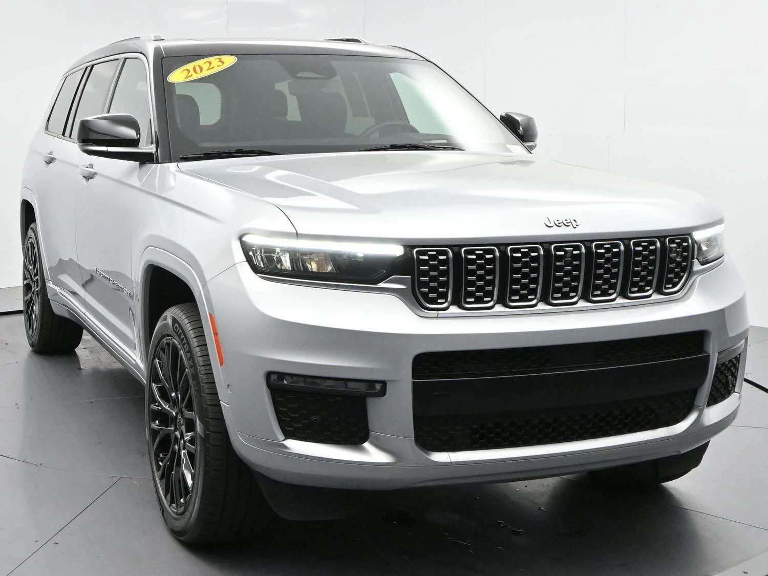 Used 2023 Silver Zynith Jeep Summit Reserve image 2