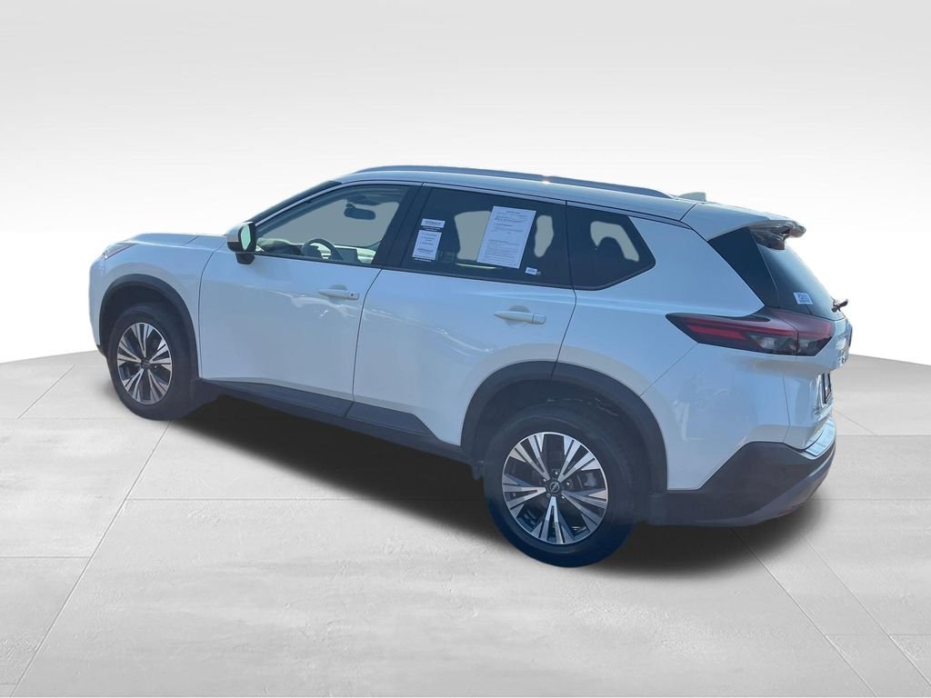 Used 2023 White Nissan SV image 3