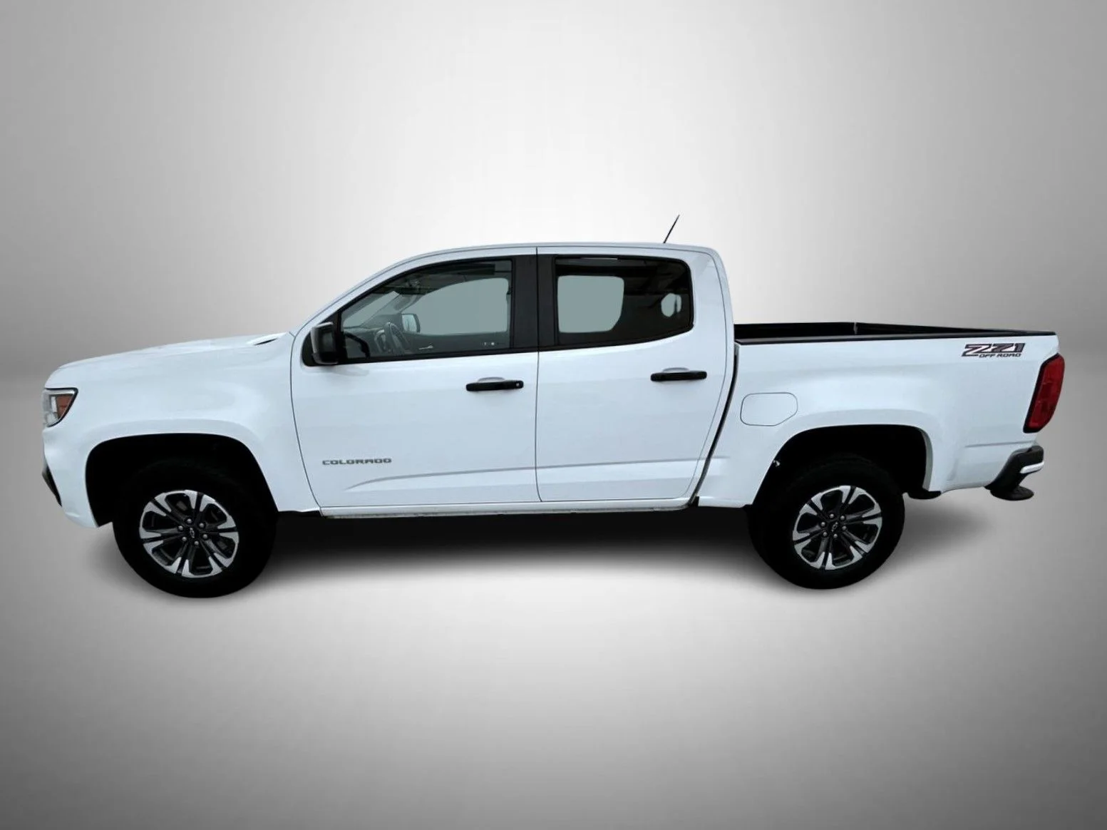 Used 2022 White Chevrolet Z71 image 8