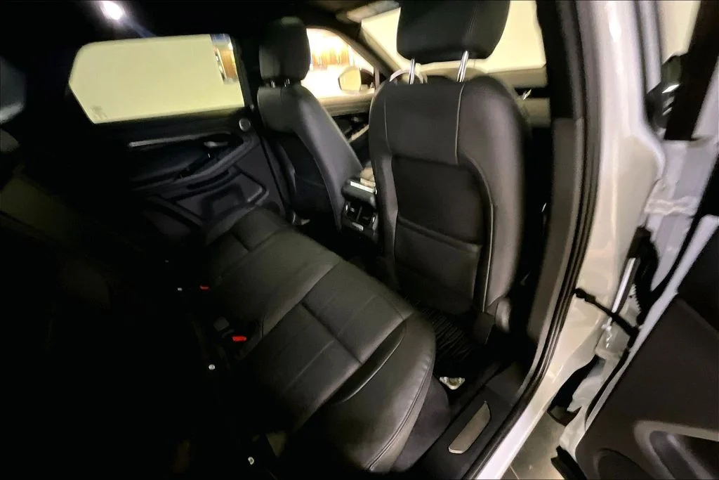 Used 2020 White Land Rover R-Dynamic HSE image 30