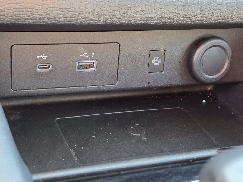 Used 2022  Mitsubishi  image 31
