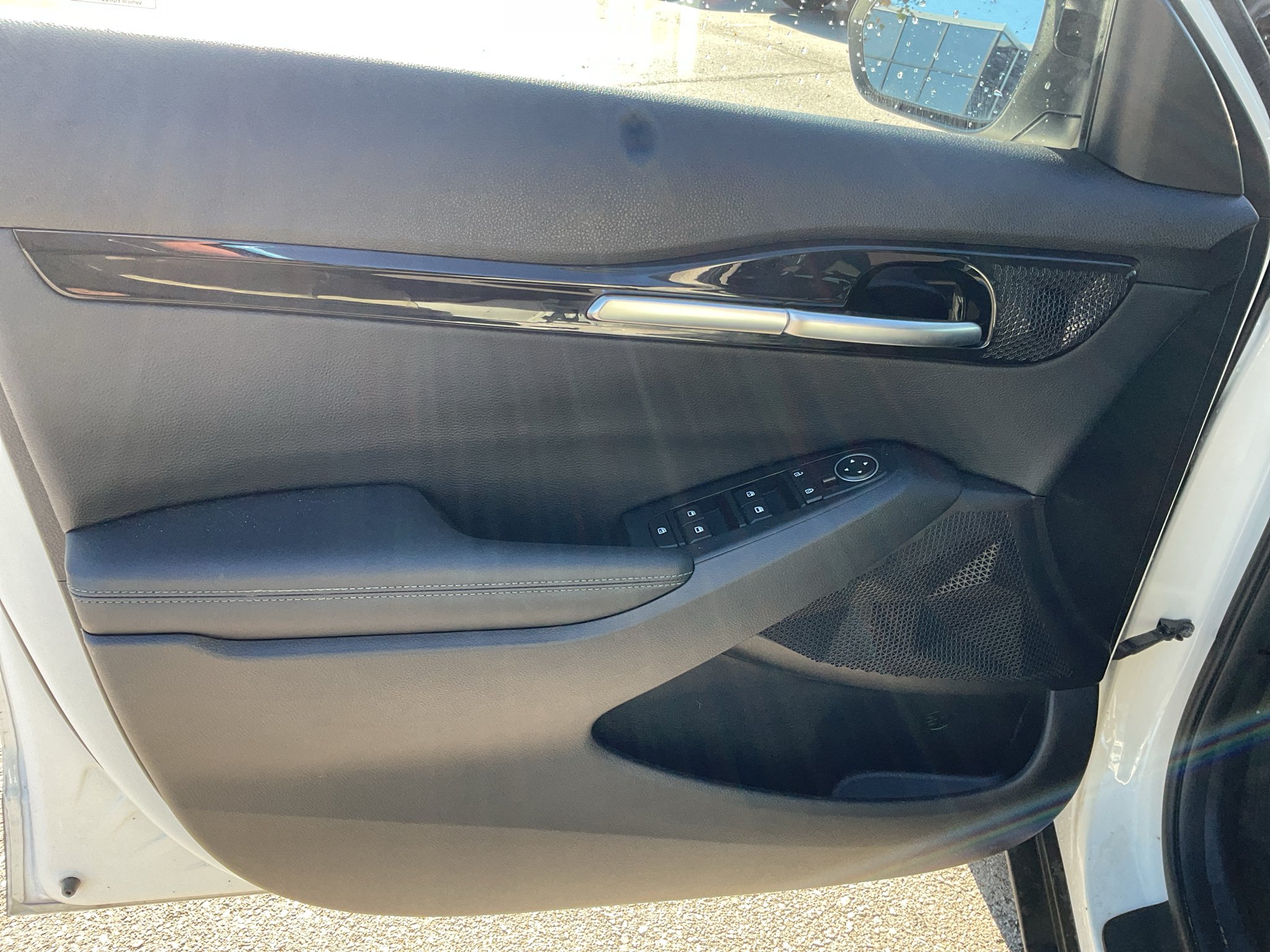 Used 2025 Clear White/Black Roof Kia S image 17