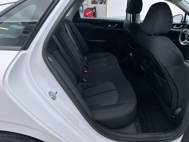 2023 Kia K5 LXS - Photo 17