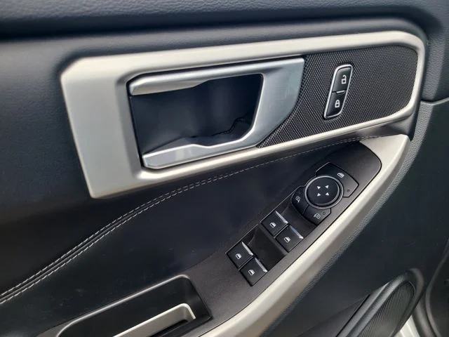 Used 2023 Silver Ford XLT image 19