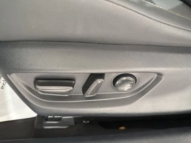 Used 2025  Toyota XLE image 20