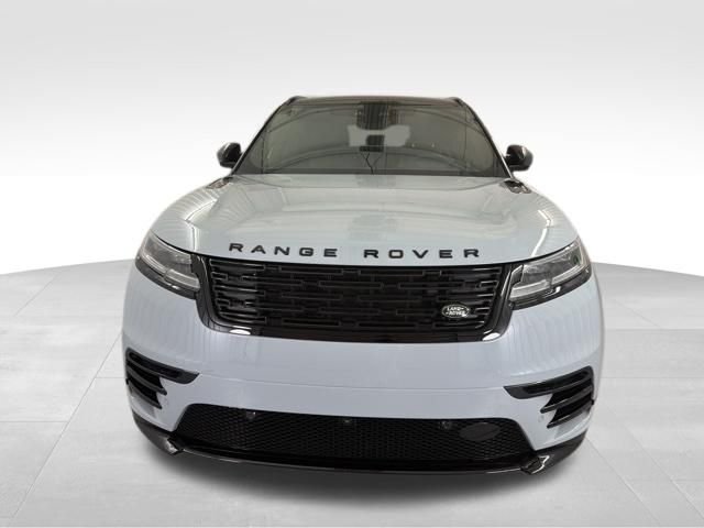 New 2026 Arroios Grey Land Rover Dynamic SE image 2