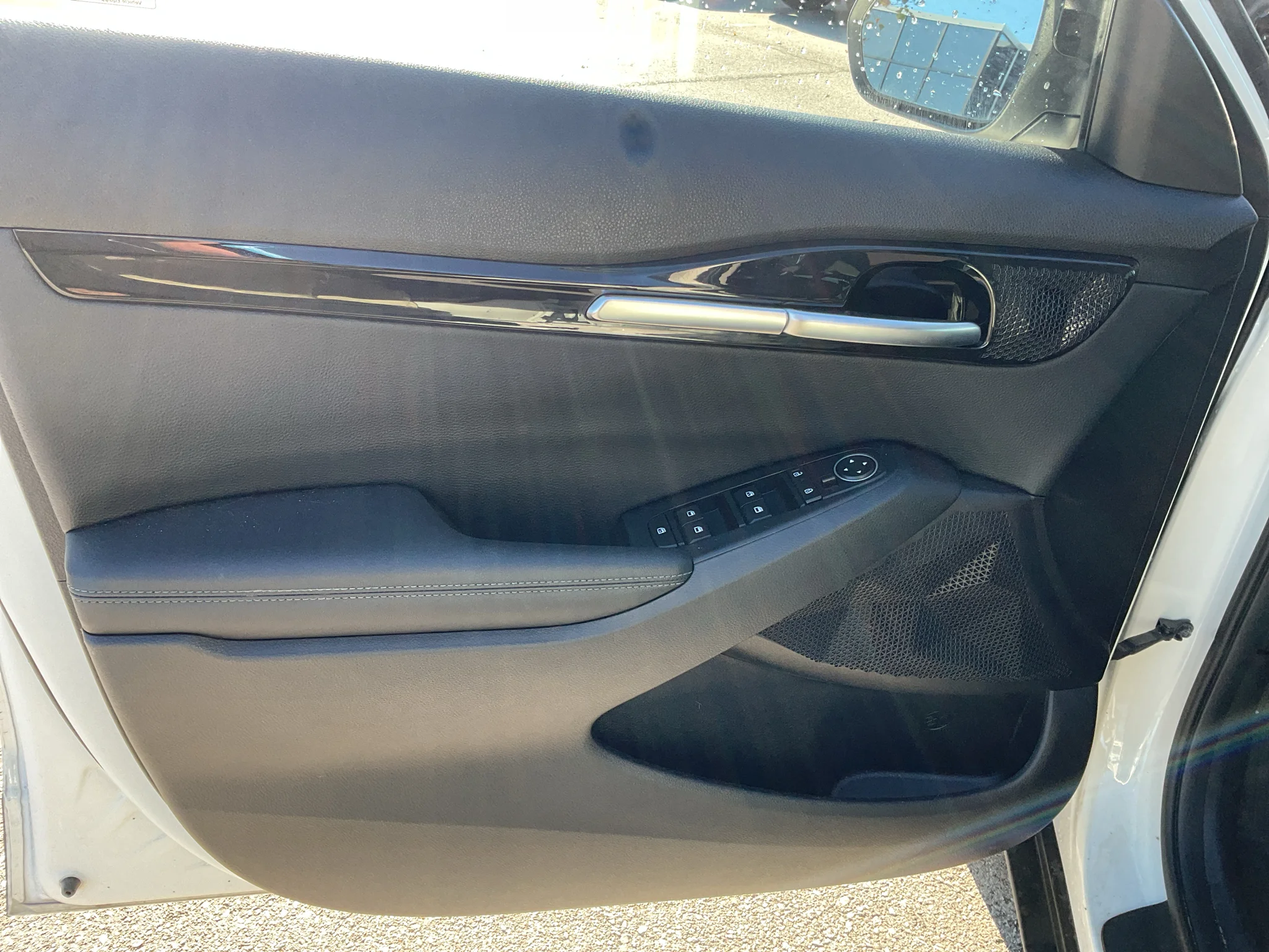 Certified Used 2025 Clear White/Black Roof Kia S image 17