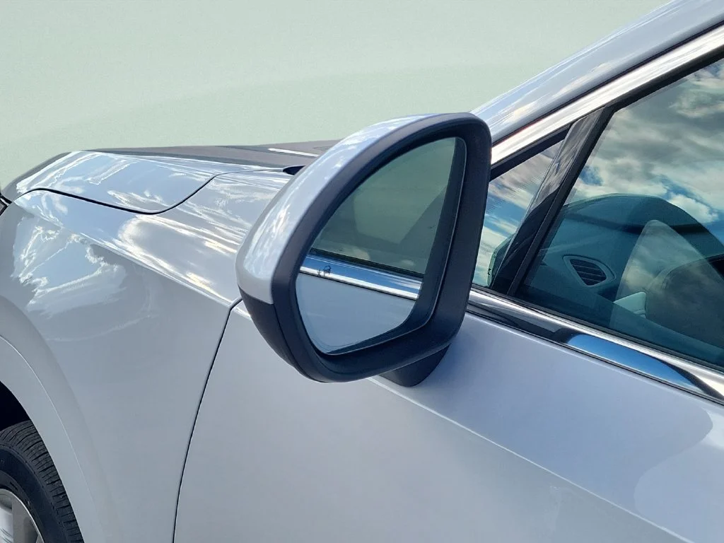 New 2026 Iridescent White Tricoat Buick Avenir image 28