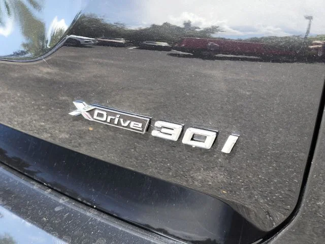 Used 2022 Black BMW xDrive30i image 15