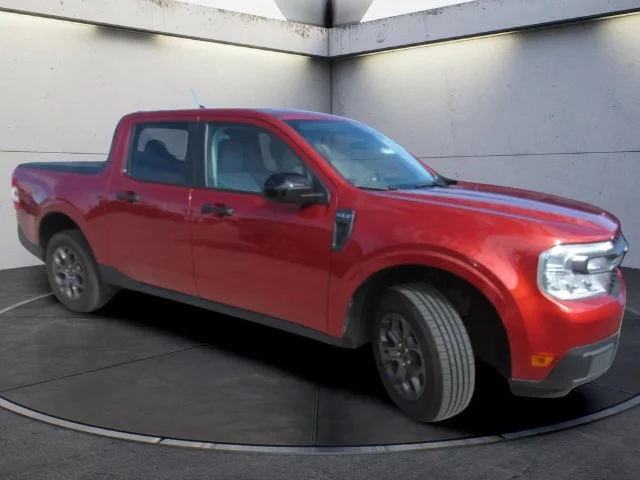 Used 2024 Chili Pepper Red Ford XLT image 2