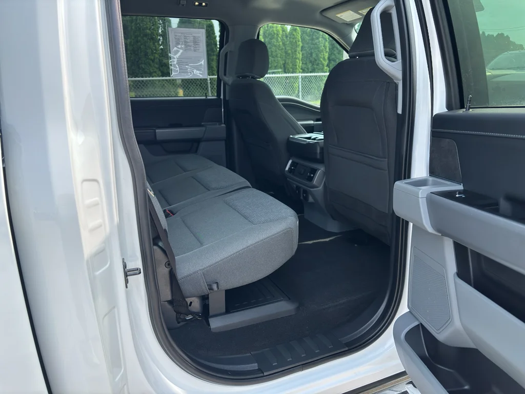 Used 2024 Oxford White Ford XLT image 12