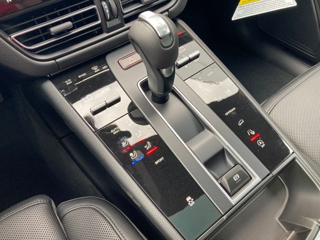 2026 Porsche Macan - Photo 11