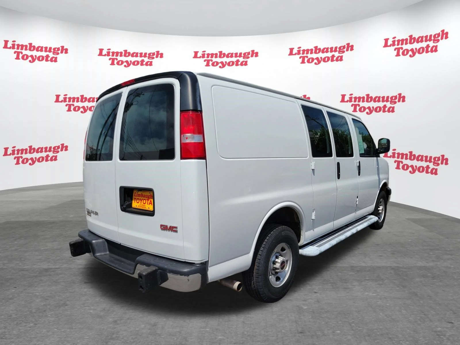 2024 GMC Savana Cargo Work Van - Photo 16
