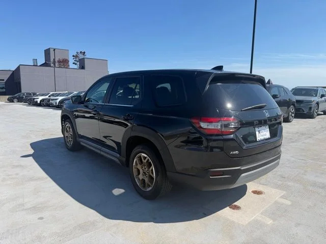 Used 2023 Black Honda EX-L image 5