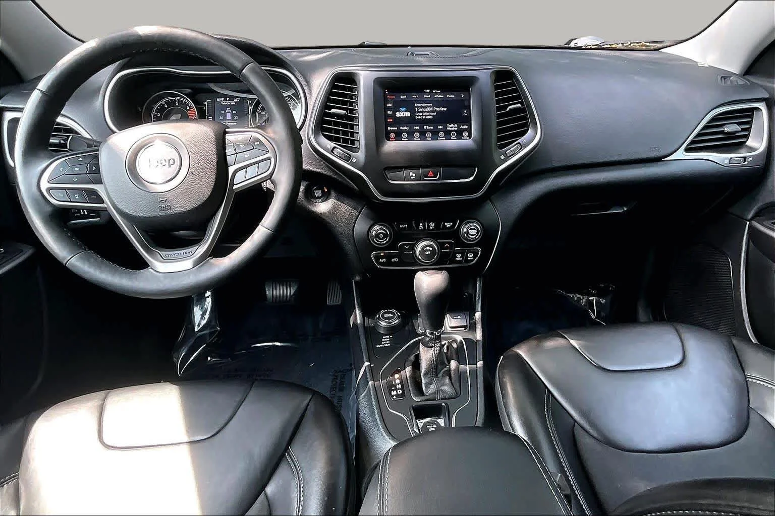 Used 2019 Sting-Gray Clearcoat Jeep Latitude Plus image 13