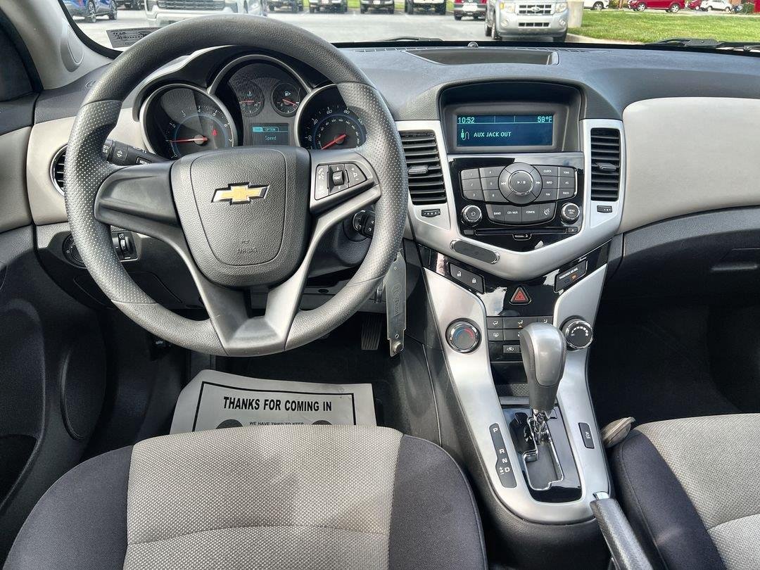 Used 2013 Summit White Chevrolet LS image 10