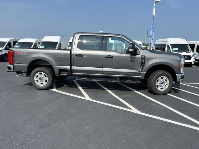 New 2026 Carbonized Gray Metallic Ford XLT image 2