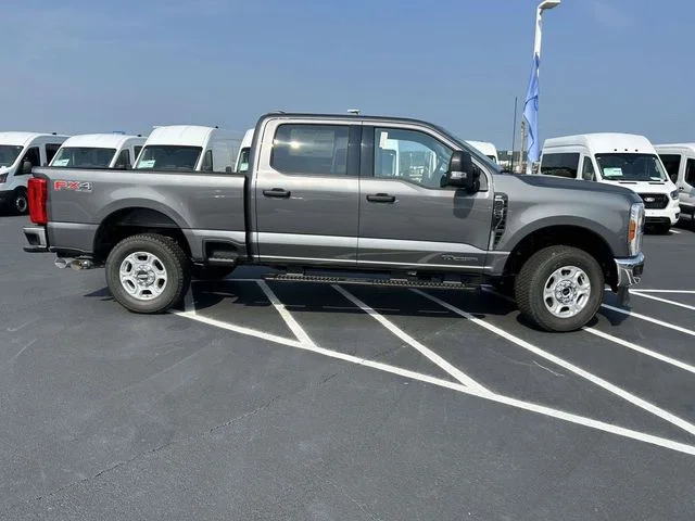 New 2026 Carbonized Gray Metallic Ford XLT image 2