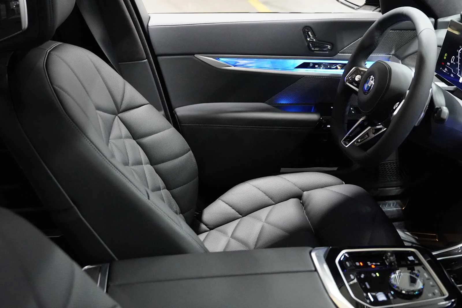 New 2026 Black Sapphire Metallic BMW 740i image 11