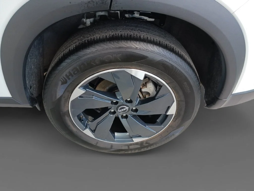 Used 2024 White Nissan SV image 8
