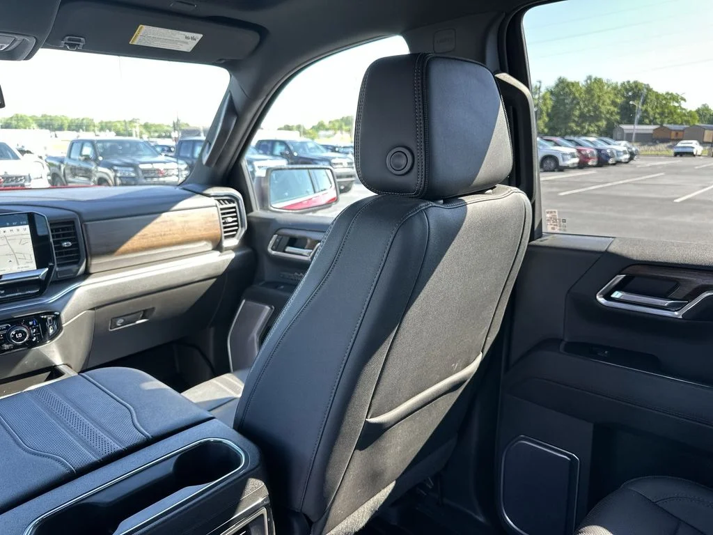 Used 2023 Red Chevrolet High Country image 11
