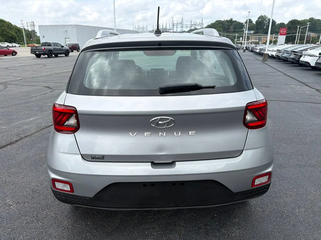 Used 2023 Stellar Silver Hyundai SEL image 7