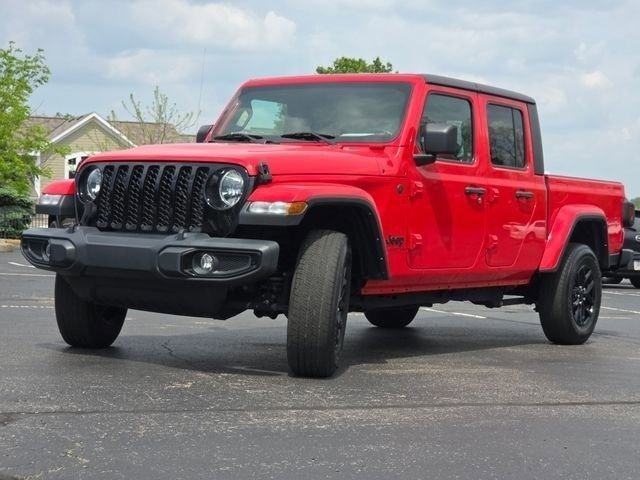 Used 2022 Firecracker Red Clearcoat Jeep Altitude image 18