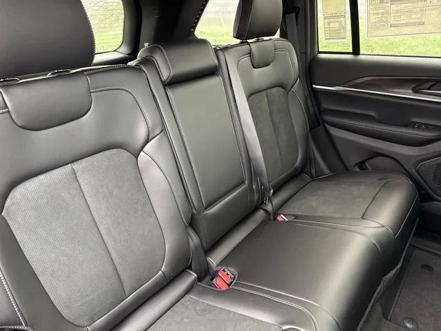 New 2026 Baltic Gray Metallic Clear-Coat Exterior Paint Jeep Altitude image 26