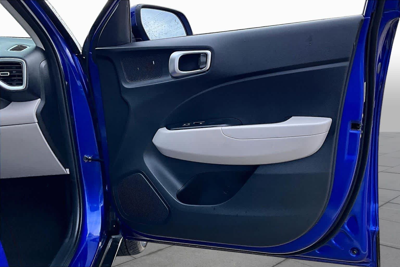 2025 Hyundai Venue SEL - Photo 23
