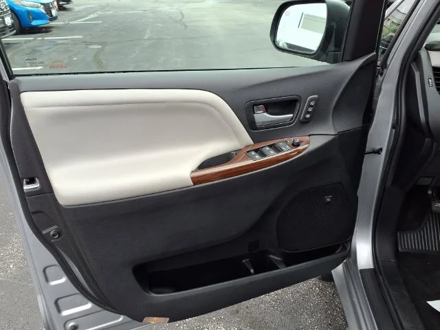 Used 2017 Silver Toyota Limited Premium image 16