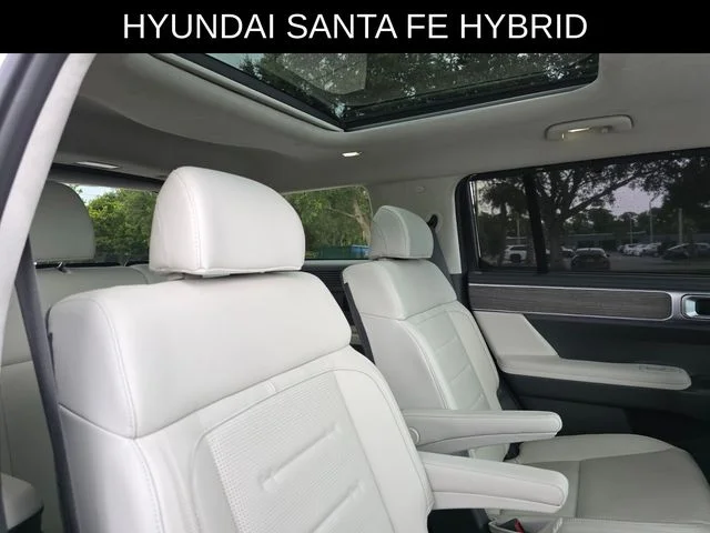 Used 2025 White Hyundai Calligraphy image 14