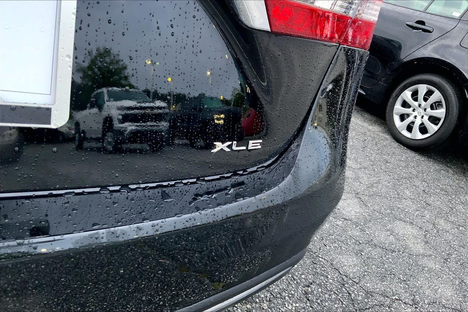 Used 2016 Midnight Black Metallic Toyota XLE image 10