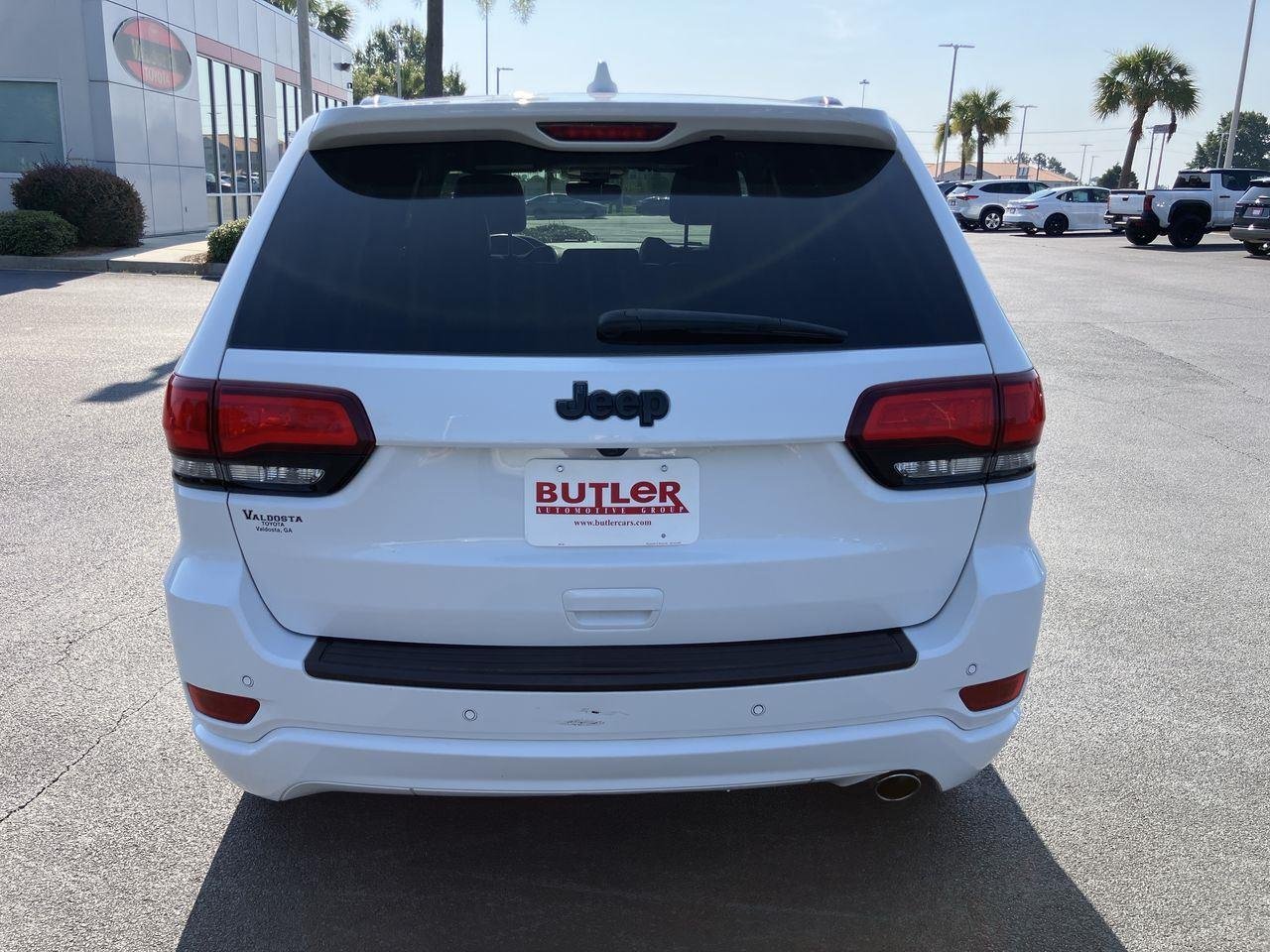 Used 2019 White (Bright White Clearcoat) Jeep Altitude image 4