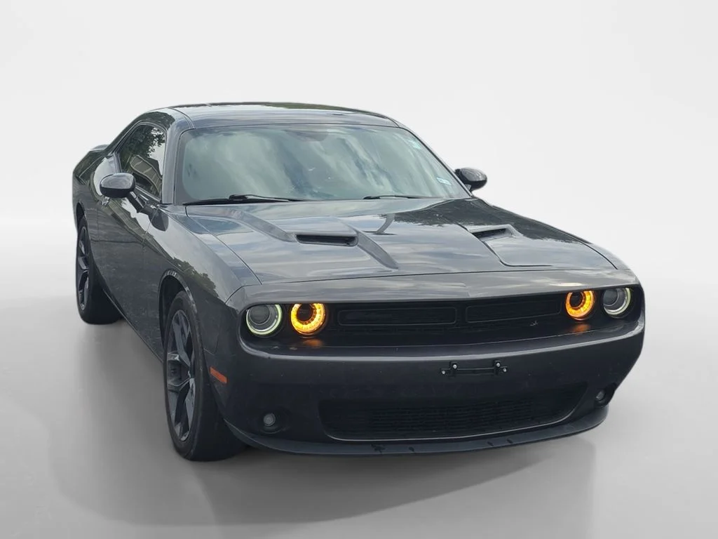 Used 2020 Granite Pearlcoat Dodge SXT image 4