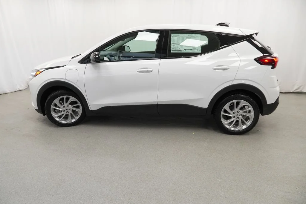 New 2027 Summit White Chevrolet LT image 5