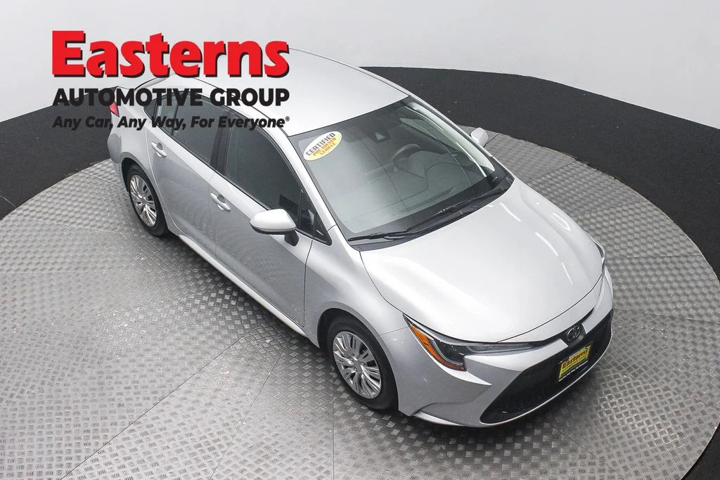 Used 2022 Silver Toyota LE image 3