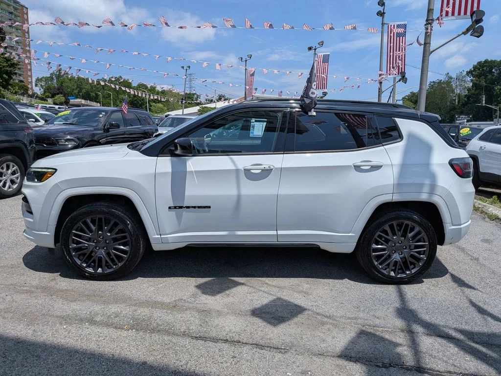 Used 2023 White Jeep Limited image 9