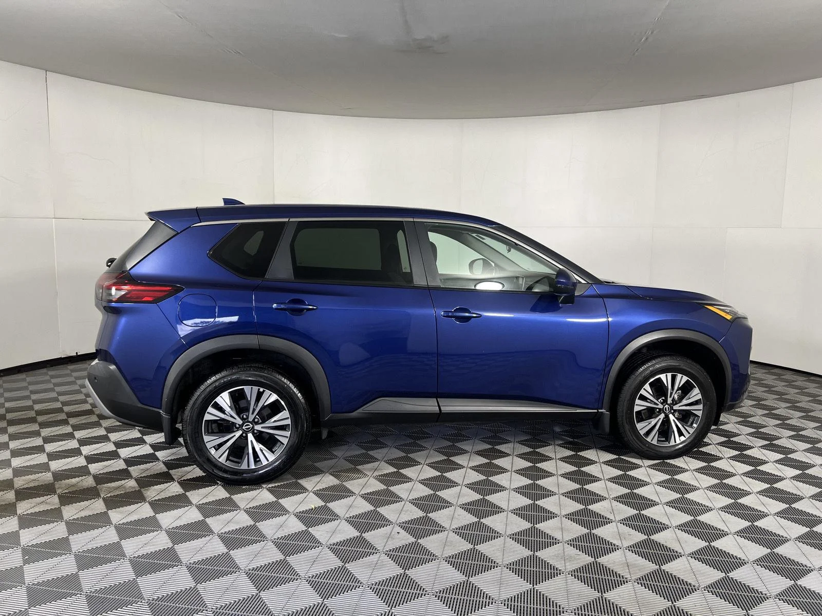 Used 2022 Caspian Blue Metallic Nissan SV image 10