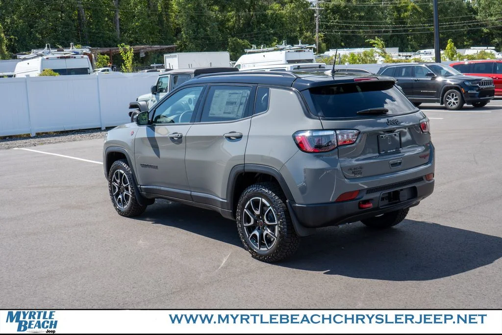 New 2026 Sting-Gray Clear-Coat Exterior Paint Jeep Trailhawk image 4
