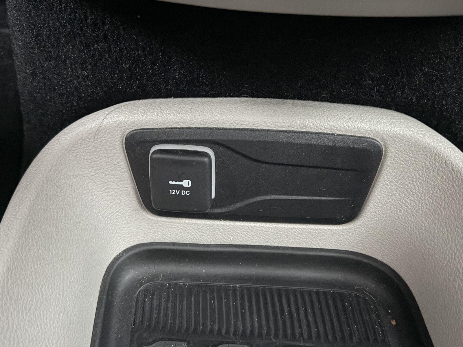 Used 2023 Bright White Clearcoat Chrysler Touring L image 29