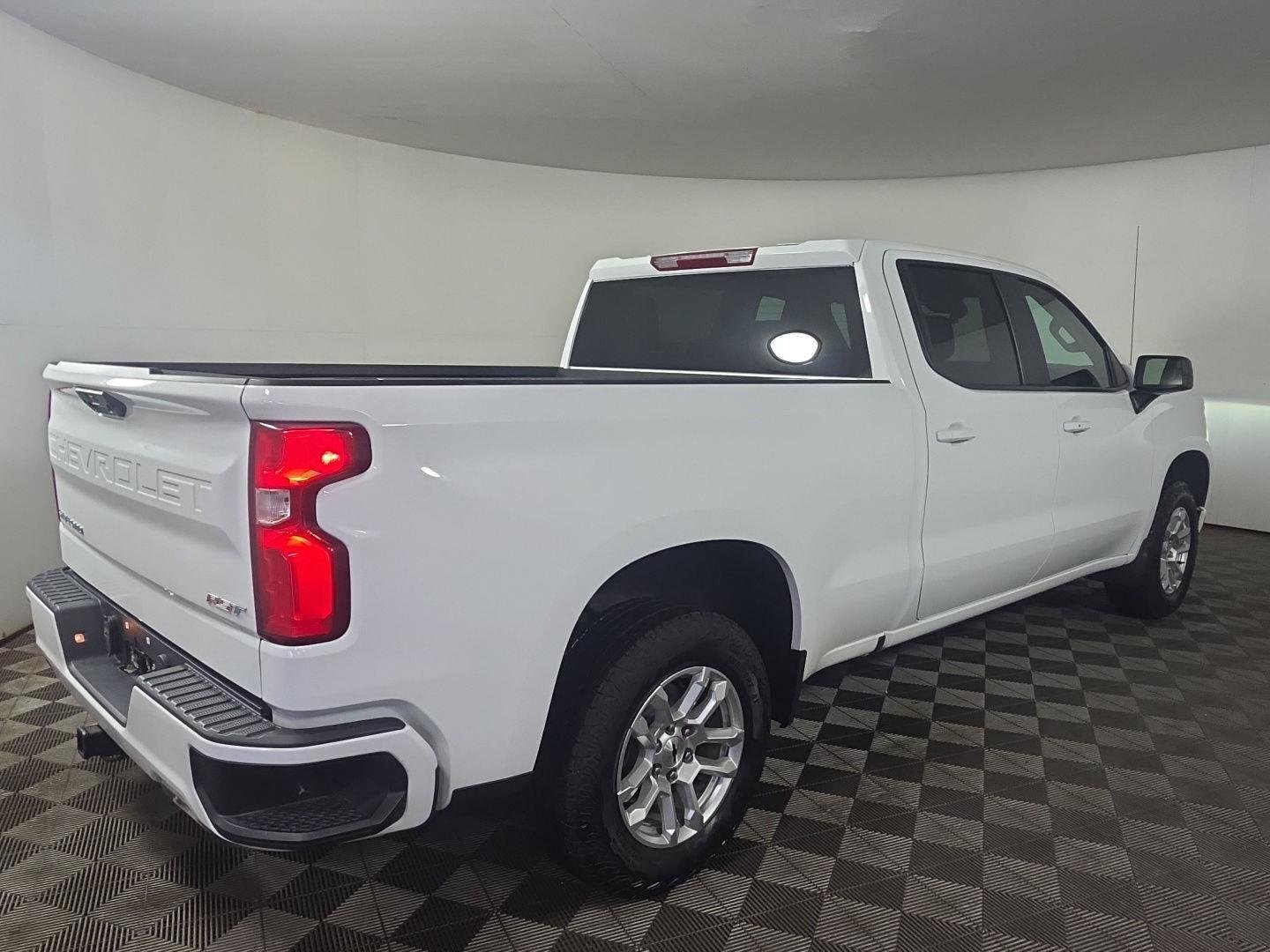 Used 2025 Summit White Chevrolet RST image 5