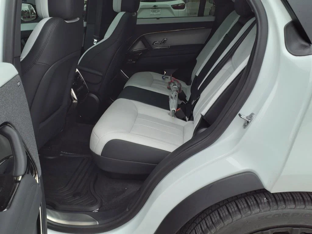 Used 2024 White Land Rover Dynamic SE image 16