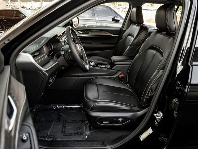 Used 2022 Diamond Black Crystal Pearlcoat Jeep Limited image 15