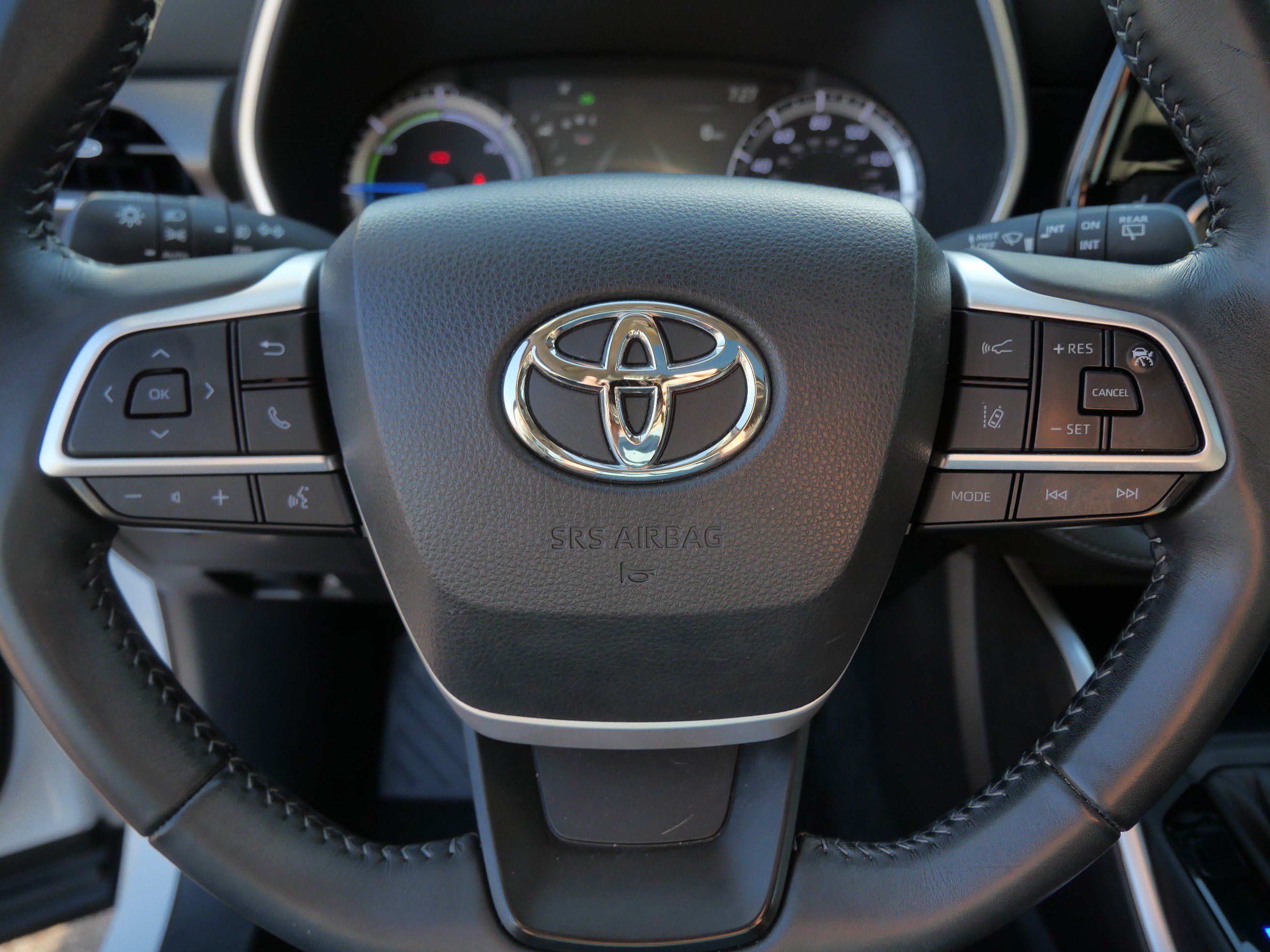 Certified Used 2020 Blizzard Pearl Toyota Limited image 25