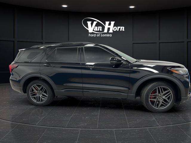 Used 2025 Agate Black Metallic Ford ST-Line image 8