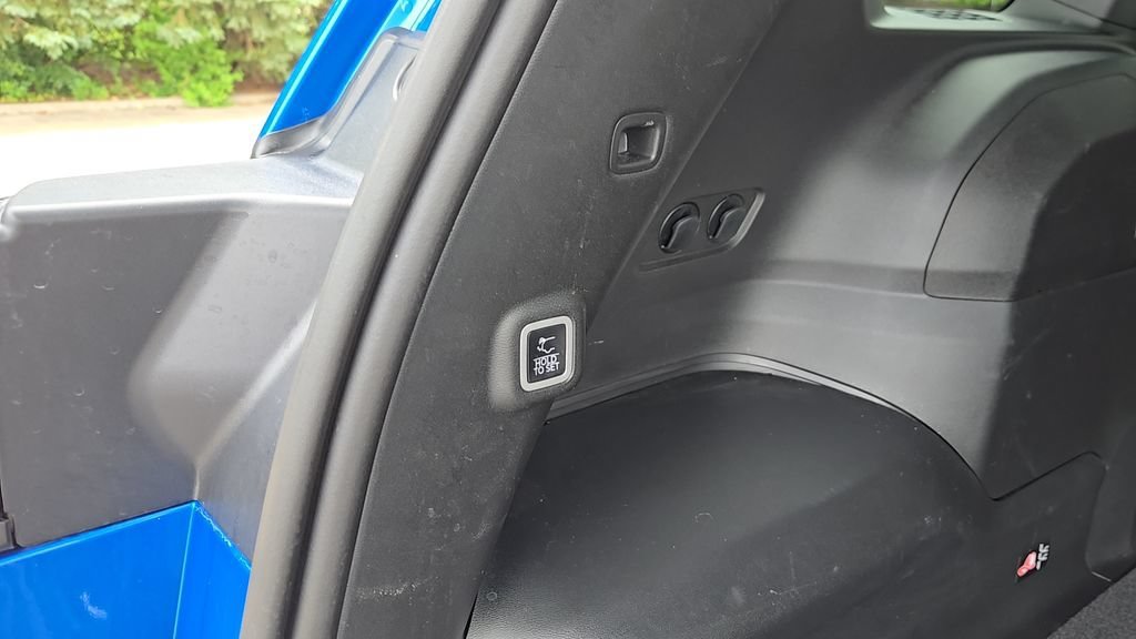 Used 2026 Hydro Blue Pearlcoat Jeep Limited image 41