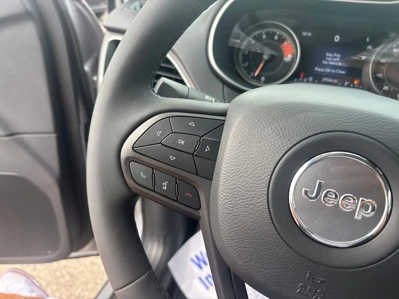 Used 2022 Silver Jeep Trailhawk image 32