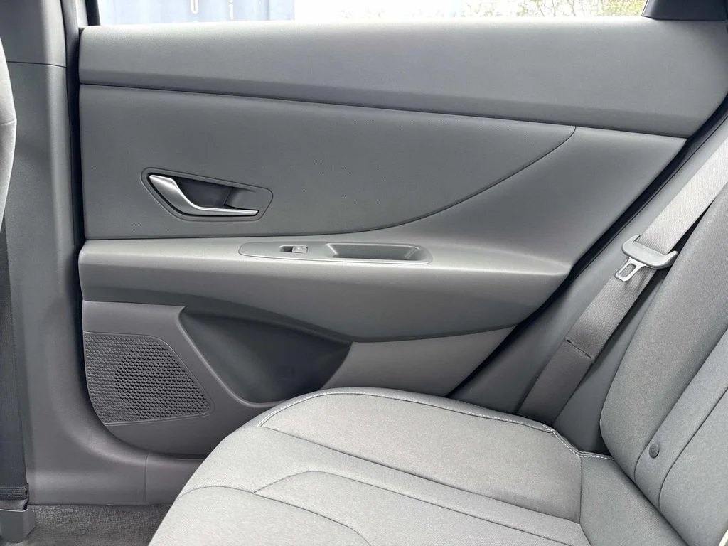 Used 2022 Silver Hyundai SEL image 18